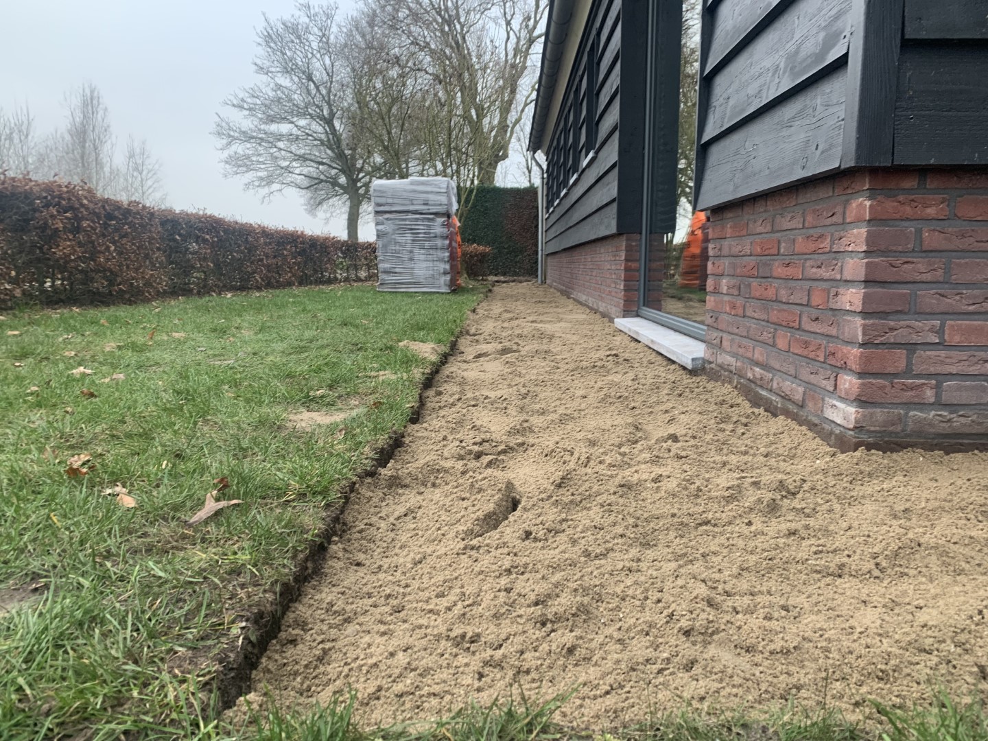 Aanbrengen straatlaag van zand