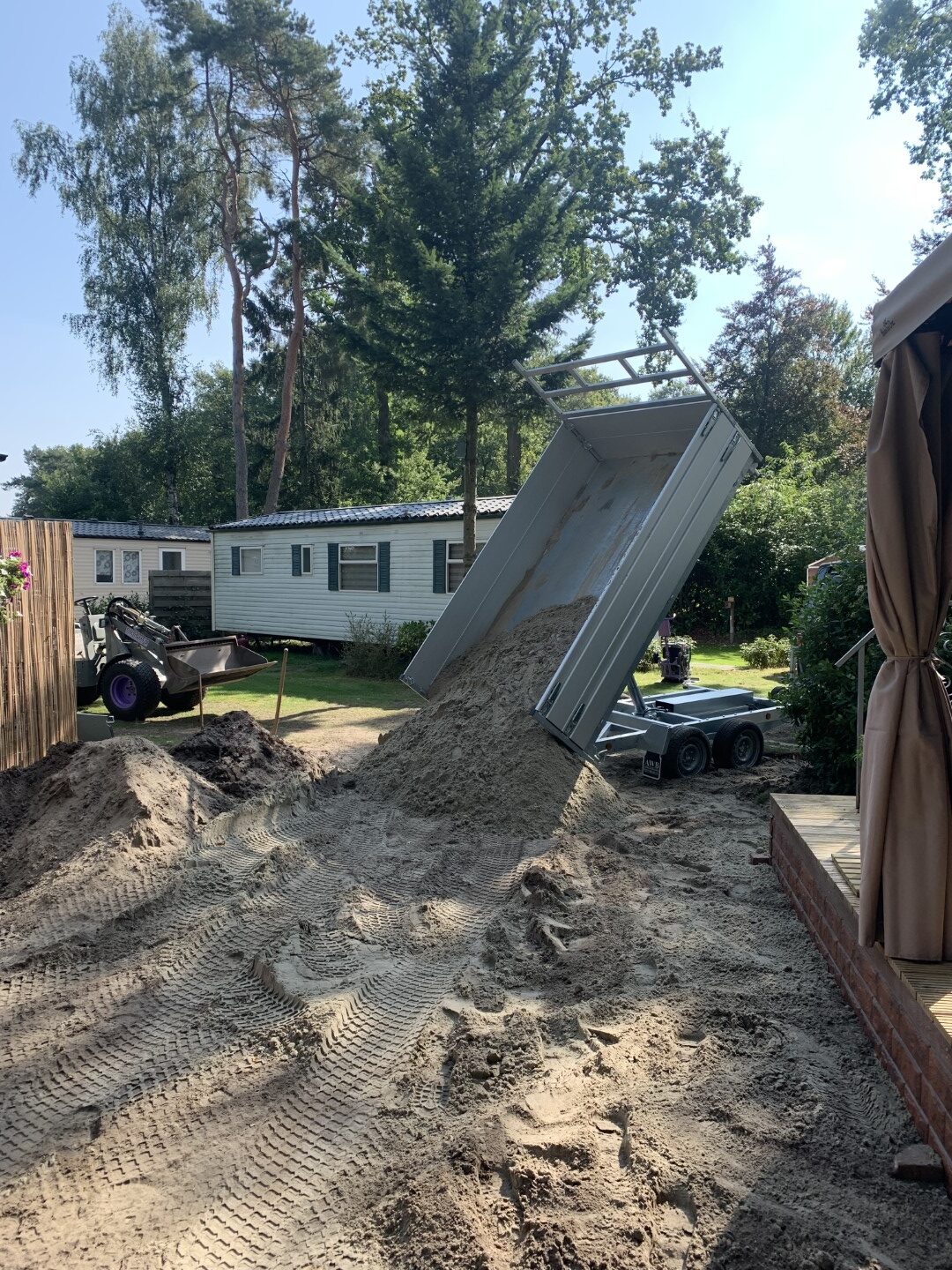 Aanbrengen straatzand met onze Proline kipper